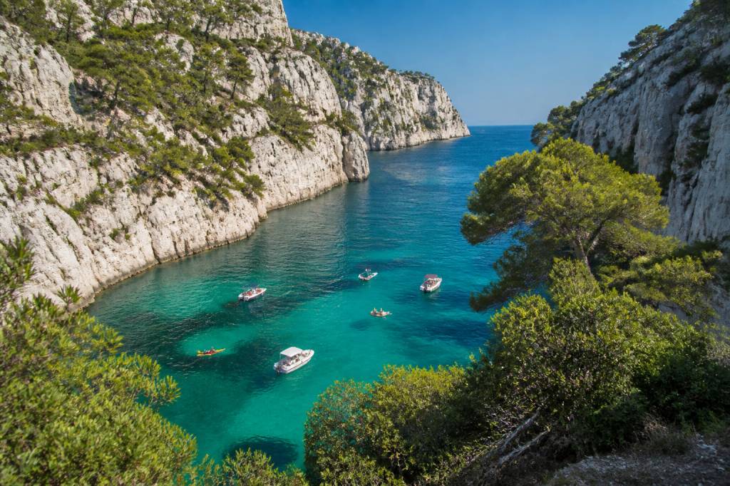 Découvrir Cassis et ses calanques : un guide pour les amoureux de Marseille
